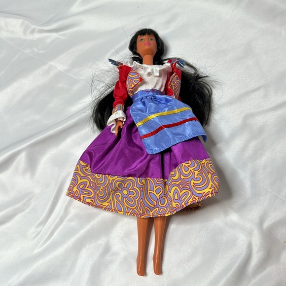 International Barbie vintage set of four dolls - Picture 2 of 9